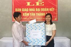 Hỗ trợ hộ nghèo, gia đình bị cháy nhà