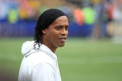 Ronaldinho đòi điều khoản 'đi bar 2 lần mỗi tuần' để gia nhập Flamengo