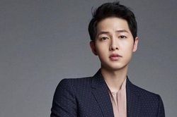 Bố Song Joong Ki bỗng thành tâm điểm chỉ trích, liên quan tới Song Hye Kyo