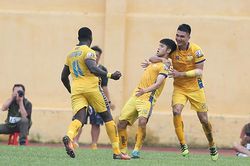 Hải Phòng đánh bại Thanh Hóa, Quảng Nam vượt qua SLNA sau 11 lượt sút penalty
