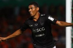 Prachuap 1-2 Muangthong: Văn Lâm và đồng đội nhọc nhằn giành trọn 3 điểm