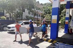 Di dời dân, trạm xăng khẩn cấp bởi cháy rừng khủng khiếp