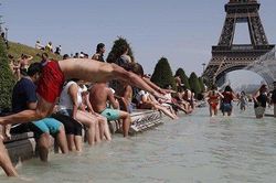 Nắng nóng kỷ lục: Bản đồ nền nhiệt châu Âu được mô tả là rất giống biểu tượng của thần chết