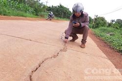 Đường Bí thư tỉnh chỉ đạo làm cho dân đi, bị xe quá tải 'cày phá'