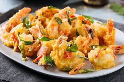 Học đầu bếp Trung Quốc làm tôm chiên xù sốt chua ngọt thịnh soạn