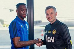 Man.United ra mắt tân binh thứ hai, Ed Woodward 'thề' ủng hộ Solskjaer