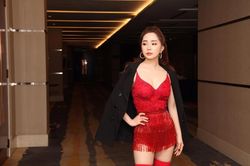 'Tiểu tam' trong về nhà đi con Quỳnh Nga ăn mặc gợi cảm 'nhức mắt'