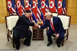 Tổng thống Trump nói về lệnh trừng phạt Triều Tiên sau cuộc gặp lịch sử với Chủ tịch Kim