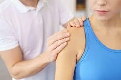 Đau bả vai: Triệu chứng cảnh báo cơn đau tim không phải ai cũng biết
