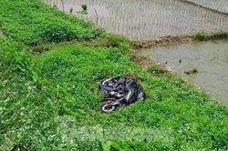 Cố vượt đường ray, 2 thanh niên bị tàu hỏa tông chết