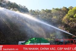 Lửa rừng ở Nghi Xuân sắp bén đến kho than và xưởng gỗ