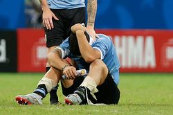 Luis Suarez khóc nức nở sau khi khiến tuyển Uruguay bị loại