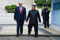 Tổng thống Trump đã chủ động đề nghị được bước chân sang Triều Tiên