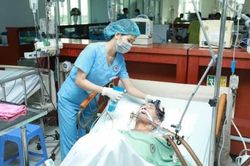 Cứu người công nhân bị móc rách tinh hoàn