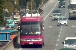 Phạt 1 triệu đồng lái xe khách biển Lào...đi lùi trên đường cao tốc trên cao tốc