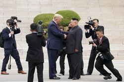 Cuộc gặp Trump - Kim ở nơi nguy hiểm nhất: Lịch sử hay dịp PR?