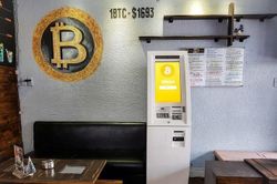 Dân chơi tiền ảo đau đầu vì Bitcoin mất hơn 3.000 USD
