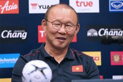 HLV Park Hang Seo hoãn đàm phán với VFF, mừng mà lo