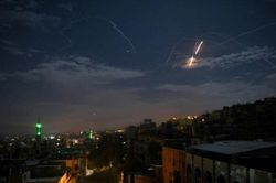 Nóng: Syria đánh chặn loạt tên lửa tấn công gần Damacus, Israel lại bị nêu tên