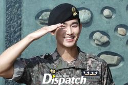 Kim Soo Hyun rạng rỡ xuất ngũ, chia sẻ cảm xúc và dự án phim sắp tới