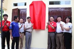 Bàn giao nhà Chữ thập đỏ tại xã Gia Sơn