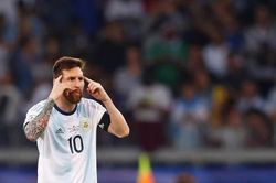 Argentina hãy biến Messi thành... công nhân