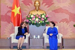 Chủ tịch QH Nguyễn Thị Kim Ngân tiếp Cao ủy phụ trách thương mại của Liên hiệp châu Âu X. Mam-xtrom