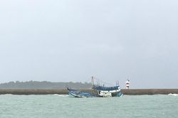 Tàu chở 71 tấn dầu bị chìm ở đảo Phú Quý, cảnh báo nguy cơ tràn dầu