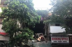 Hà Nội: Sập nhà 2 tầng trên phố Hàng Bông
