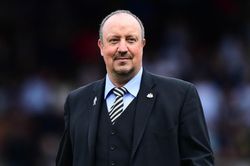 Sang Trung Quốc hành nghề, HLV Rafa Benitez nhận lương khủng