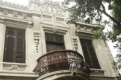 Đón dâu, nhà trai căng thẳng phá hàng rào dây tơ hồng của nhà gái