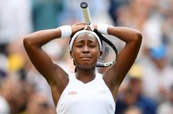 Tay vợt 15 tuổi khóc sau khi tạo 'địa chấn' ở Wimbledon 2019