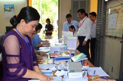 Thứ trưởng Bộ GD-ĐT Nguyễn Văn Phúc kiểm tra chấm thi tại thành phố Hồ Chí Minh