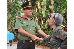 Đường quê rộn rã ân tình
