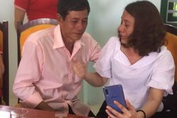 Nước mắt trùng phùng của cô gái lưu lạc xứ người sau 22 năm bị lừa bán