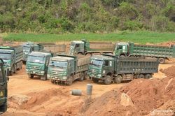 Nghệ An: Phát hiện nhiều máy móc, phương tiện 'khủng' khai thác trái phép đất