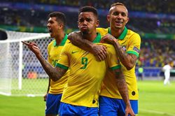'Song sát' Jesus-Firmino tỏa sáng, Brazil gieo sầu cho Argentina