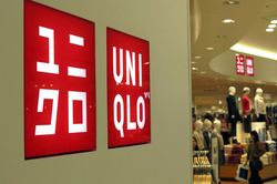 Các cửa hàng của Uniqlo sắp chuyển từ sử dụng túi nhựa sang túi giấy