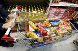 Ăn thực phẩm hết hạn suốt 1 năm để chứng minh sự thật bất ngờ