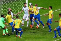 Brazil thắng thuyết phục Argentina để giành vé vào chung kết