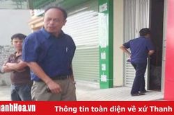 Giám đốc dí súng vào đầu tài xế xe cẩu sau va quệt giao thông