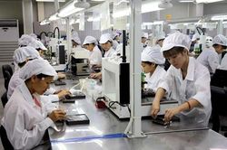 Rời làng làm công nhân: Khoảng trống để lại...