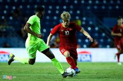 HLV Alfred Riedl: 'Cầu thủ Việt Nam khó tới châu Âu vì quá nặng tình'