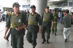 Tài xế taxi dùng dao đe dọa nhân viên an ninh sân bay