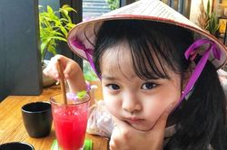 Hot kid Hàn có 1,7 triệu follow khoe mặc áo dài, đội nón lá ở Đà Nẵng
