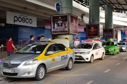 Nhân viên sân bay Nội Bài bị lái xe taxi cầm dao dọa đâm