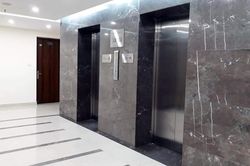 Sự cố đêm muộn khiến vợ chồng trẻ 'tháo chạy' khỏi chung cư