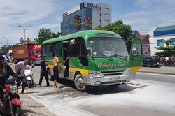Xe khách chở 13 người bốc cháy trên quốc lộ 1A