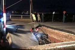 Cận cảnh hiện trường vụ sập cầu sau bão số 2 ở Thanh Hóa khiến cặp vợ chồng tử vong