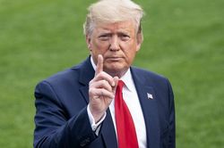 Ông Trump cáo buộc châu Âu và Trung Quốc 'thao túng tỷ giá'